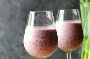 Energize Your Mornings with this Luscious Berry Blast Smoothie